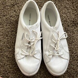 White Tommy Hilfiger sneakers size 7.5